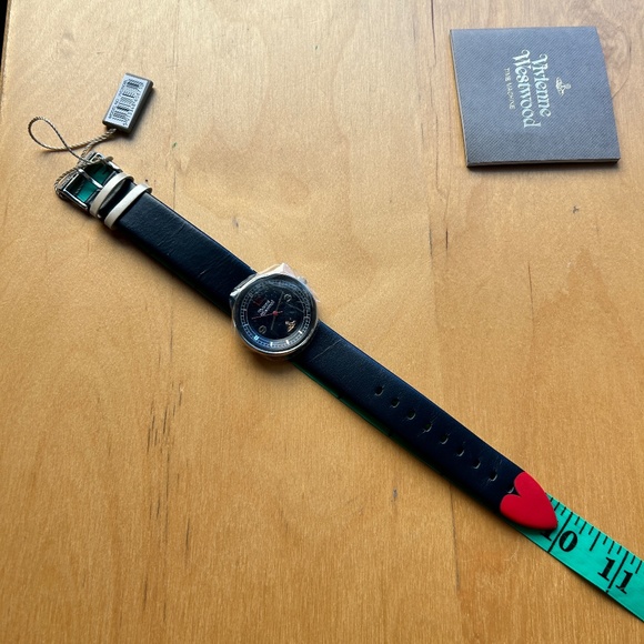 Vivienne Westwood Brand New Vintage Cute minimal Watch w/ Orb and Heart - Picture 2 of 11